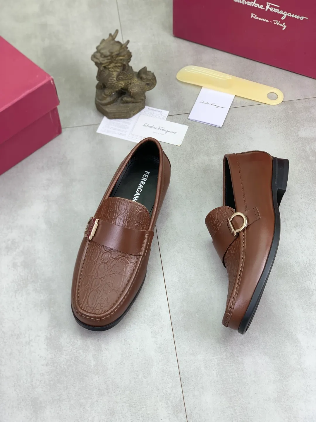 Men's Men's Shoes 💰P460💰[New Style] Water-dyed Niuli 🆘[Salvatore Ferragamo] Ferragamo's latest casual business leather shoes for men! Listed simultaneously! The fabric is made of specially imported original calfskin, and the interior is made of imported water-dyed cowhide. It is absolutely luxurious and leads the fashion trend. Matching code: 38-45; black or brown available